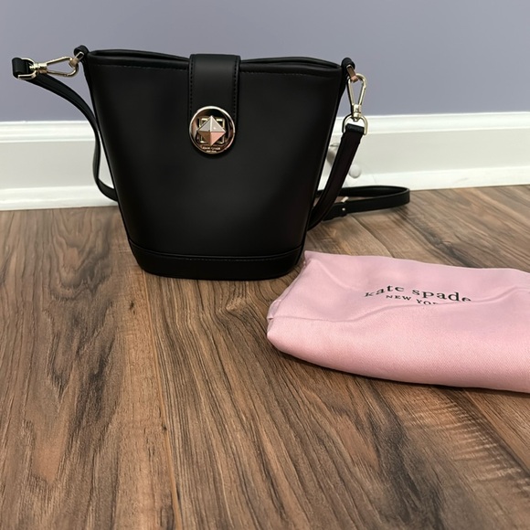 kate spade Handbags - Kate Spade crossbody